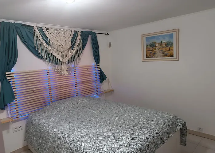 Chateaudouble : Appartement Au Calme